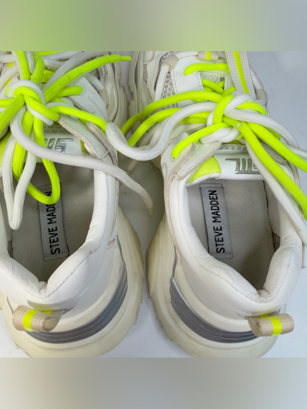 STEVE MADDEN POWER Sneakers White 7.5 M Neon Yellow/green trim 2 laces - Picture 6 of 8